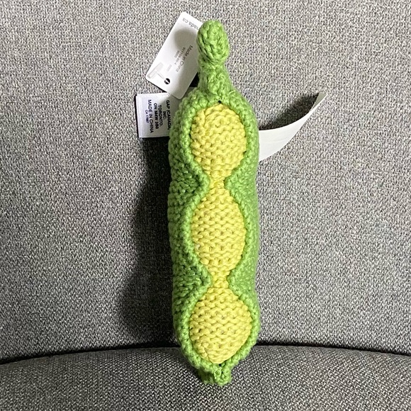 baby Gap green pea knitted rattle - Picture 5 of 7